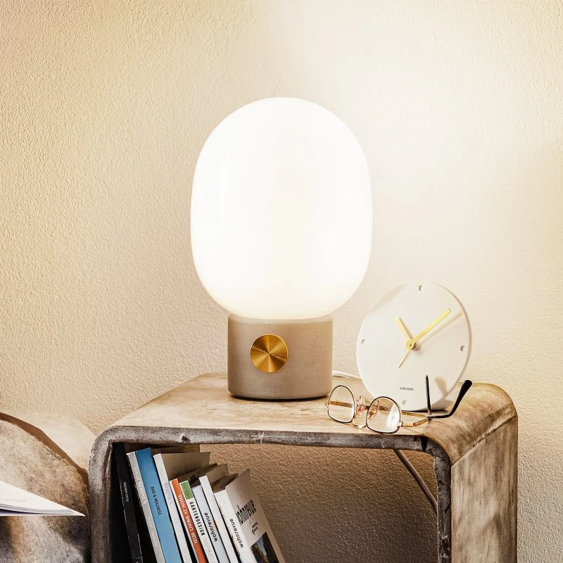 Audo Copenhagen Lámpara de Mesa JWDA de Hormigón y Vidrio Opalino