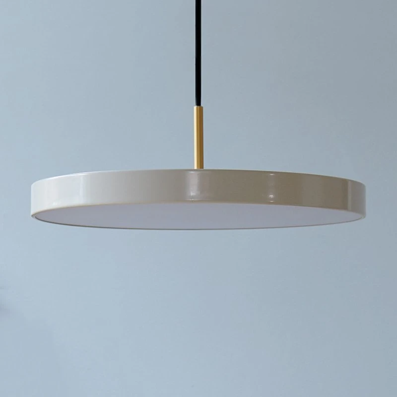 UMAGE Lámpara colgante LED Asteria Mini, blanco perla/latón, Ø 31 cm
