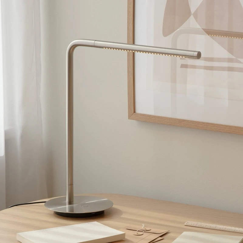 Umage Lámpara de Sobremesa Omni Steel - Diseño Giratorio 360°