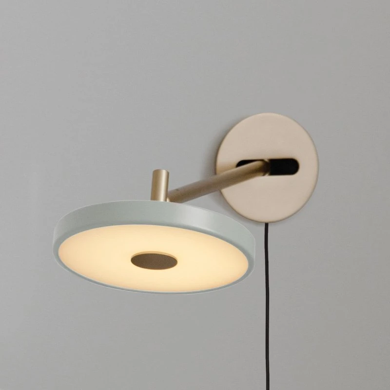 Aplique de pared LED UMAGE Asteria Long, Oliva/Latón