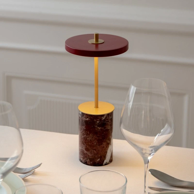 UMAGE Asteria Move Mini Lámpara de Mesa LED Recargable Red Marble