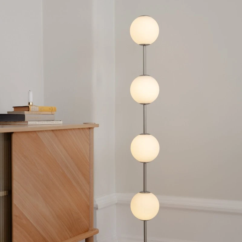 Lámpara de pie LED Audrey de UMAGE, acero, 128 cm, 4 luces