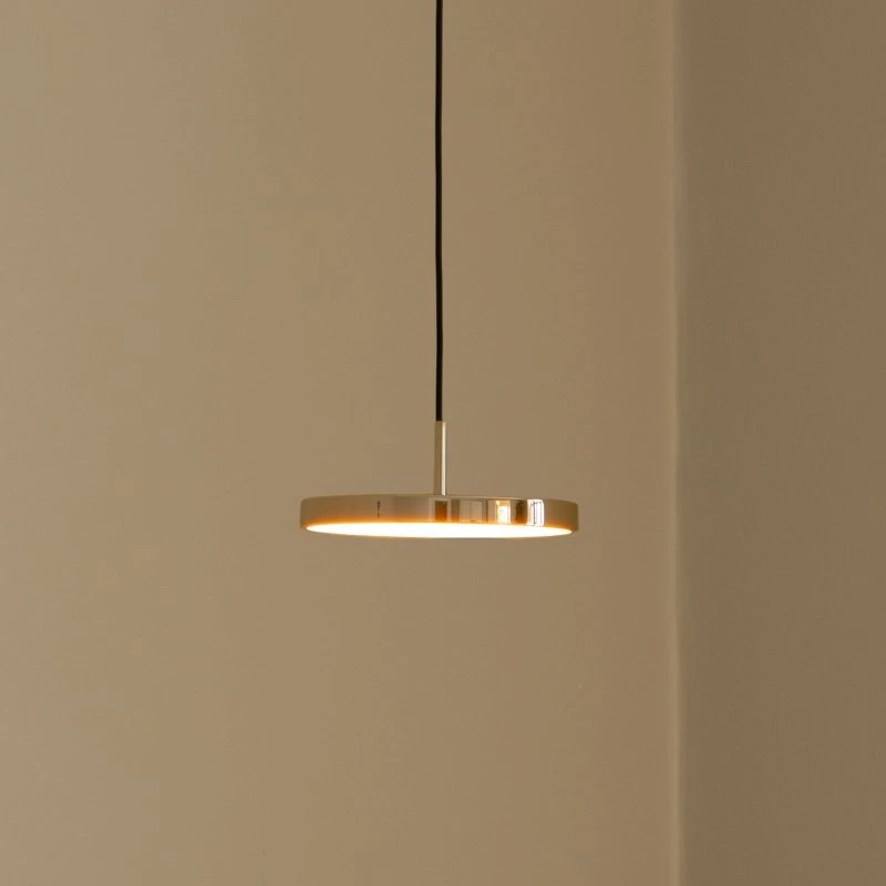 UMAGE Lámpara colgante Asteria Micro LED, latón pulido, 15 cm