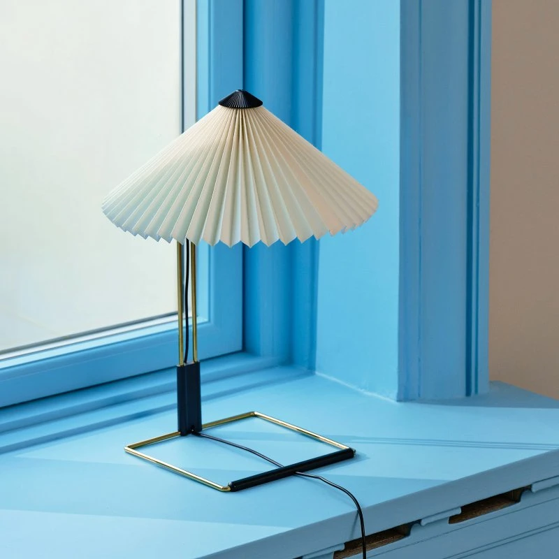 HAY Lámpara de mesa LED Matin 300, Blanco y Latón, 38 cm