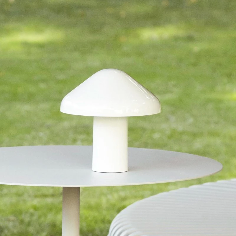 HAY Lámpara de mesa Pao Portable LED recargable - Blanco Crema