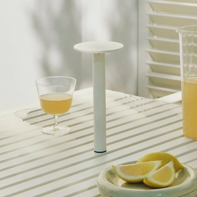 HAY Lámpara de mesa LED recargable HOST PORTABLE, Blanco crema, 22 cm