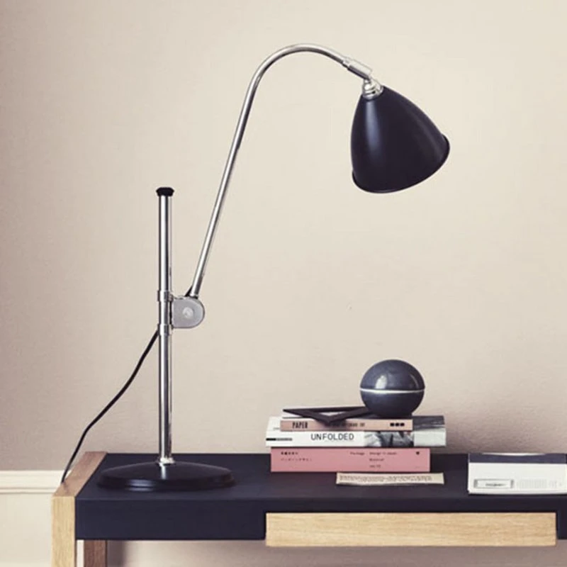 GUBI Bestlite BL1 Lámpara de Mesa Cromo y Negro