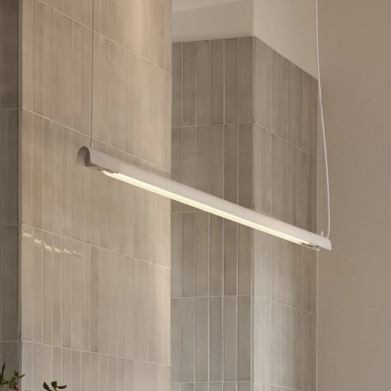 Lámpara colgante GEJST Radent Blanca, Acero Perforado, 138 cm