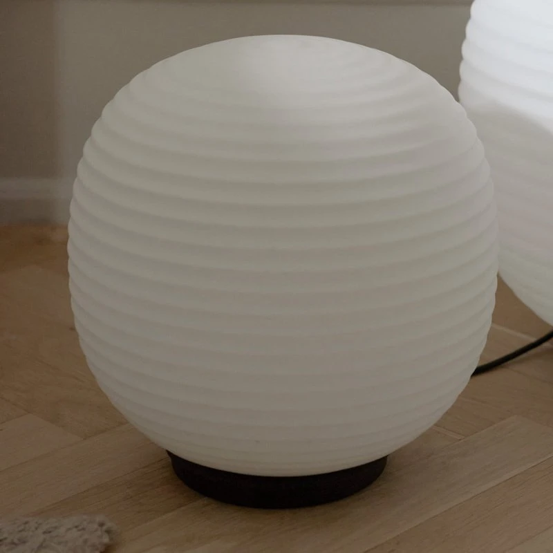 New Works Lantern Globe Lámpara de mesa mediana Ø 30cm