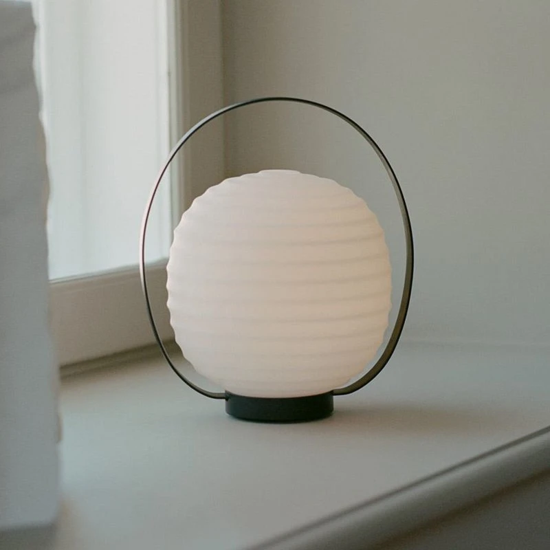 New Works Lámpara de Sobremesa LED Recargable Lantern