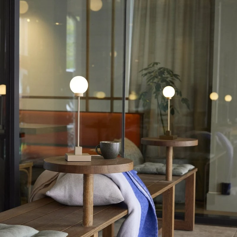 Lámpara de mesa LED recargable Northern Snowball Gris Beige