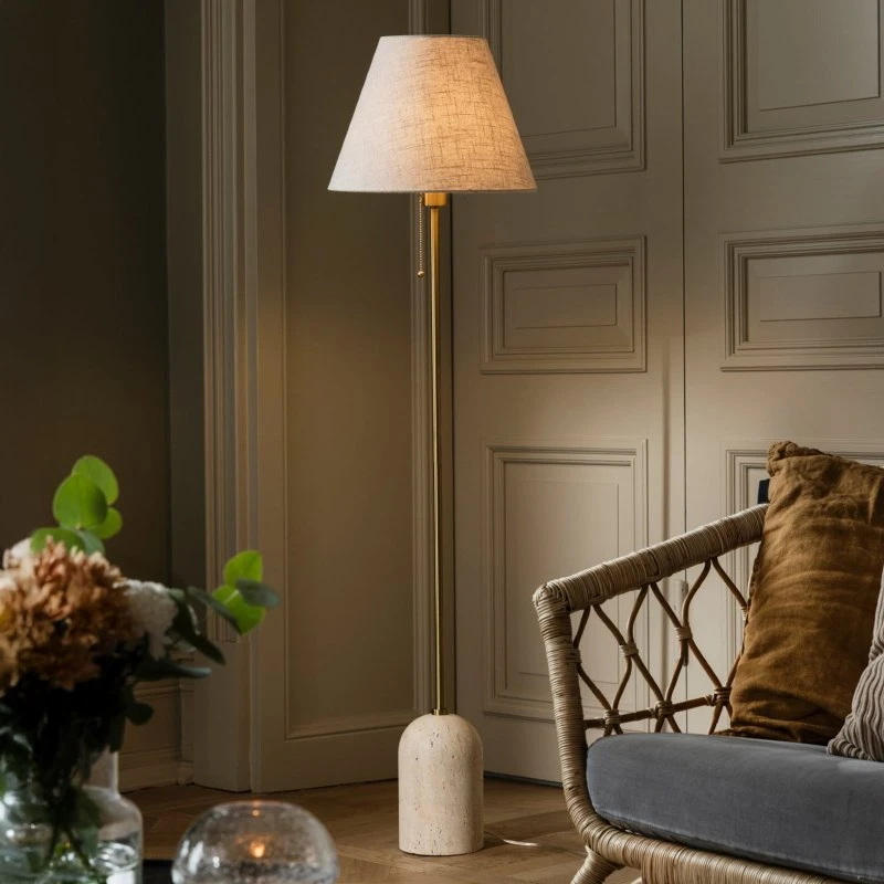Globen Lighting Lámpara de pie Gino, base de travertino, beige, 145 cm
