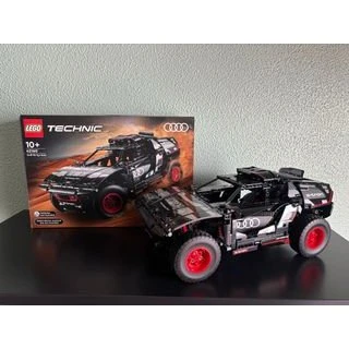 LEGO Technic Audi RS Q e-tron 42160