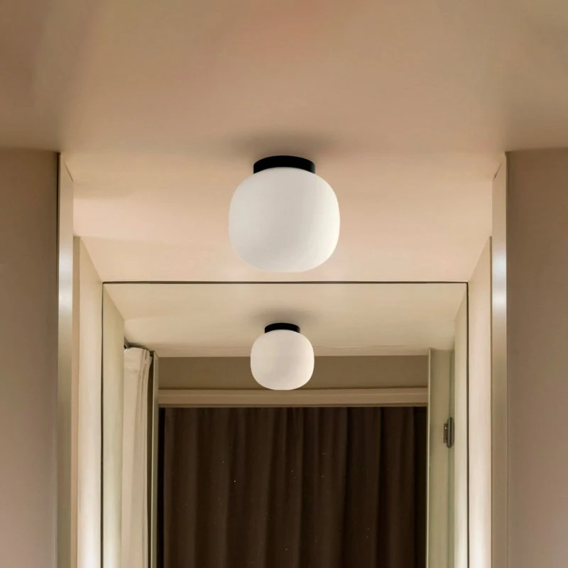 Faro Barcelona Lámpara de techo Amelia, negro/ópal, Ø 21,5 cm