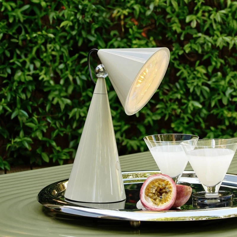 Tom Dixon Lámpara de mesa portátil Pose Putty