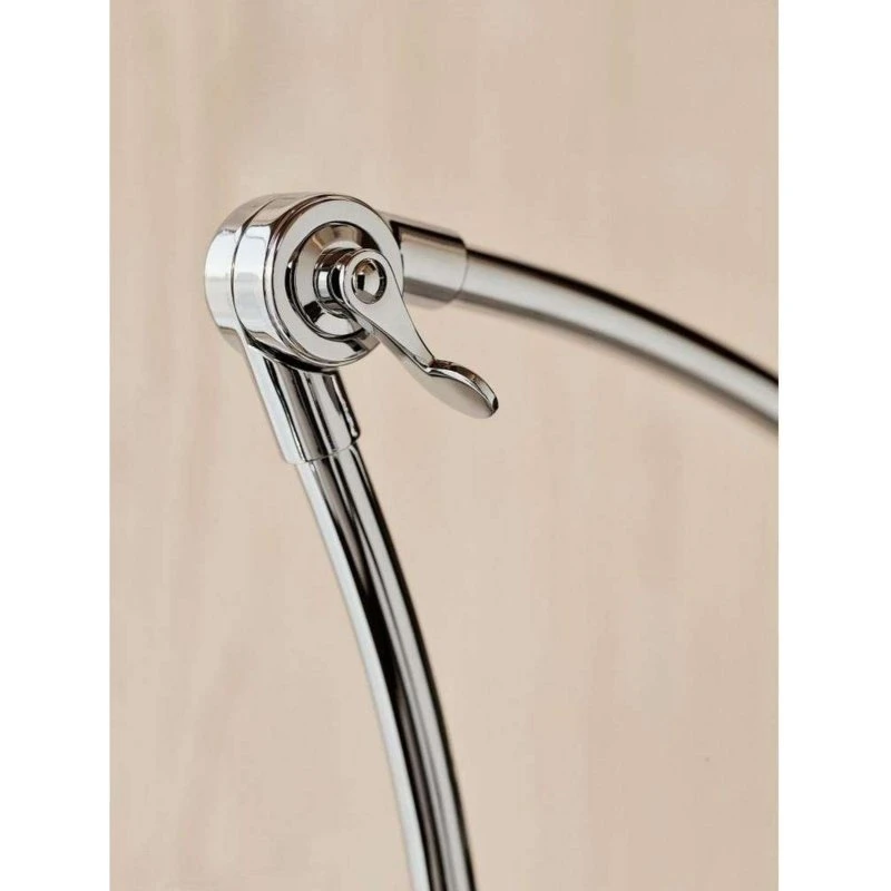 Fritz Hansen Kaiser Idell 6559-W Aplique de Pared Blanco y Cromo