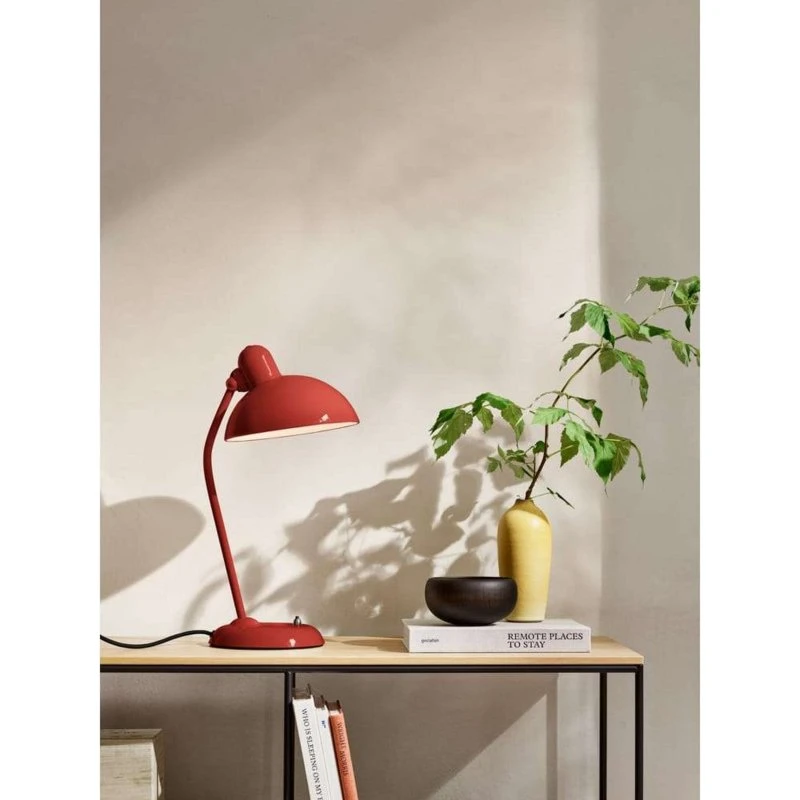Fritz Hansen Lámpara de mesa Kaiser Idell 6556-T Roja, 47 cm