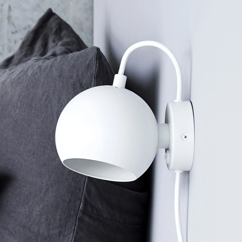FRANDSEN Aplique de Pared Ball Magnet Blanco Mate