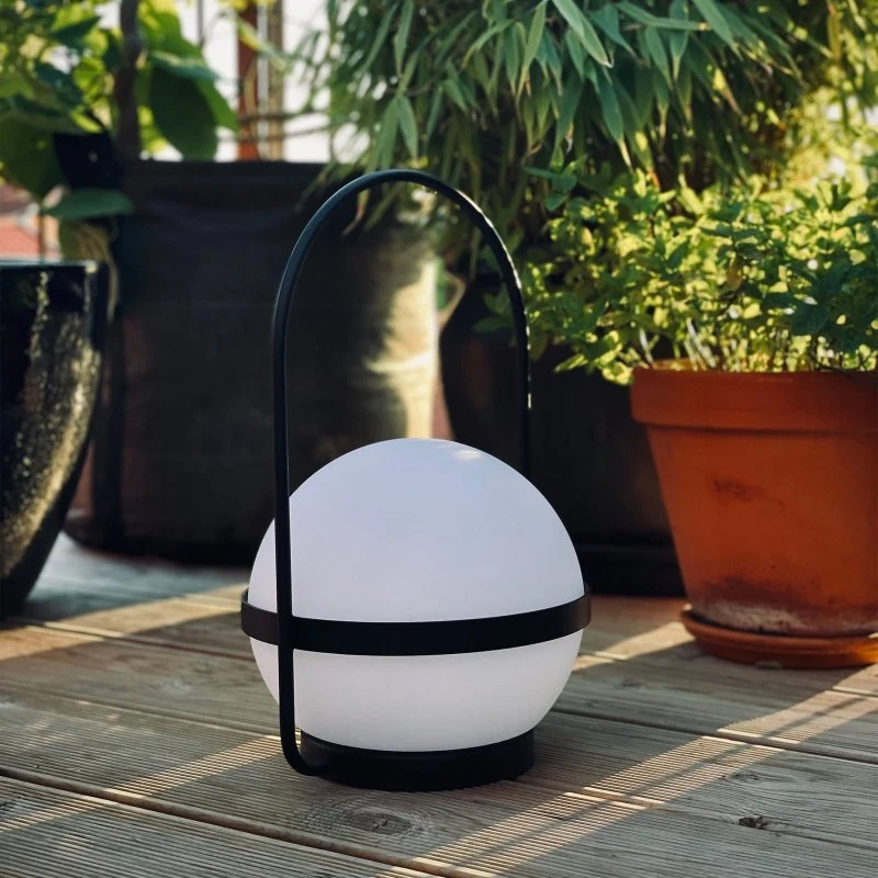 Dyberg Larsen Lámpara de Mesa Solar Summer con Carga USB-C