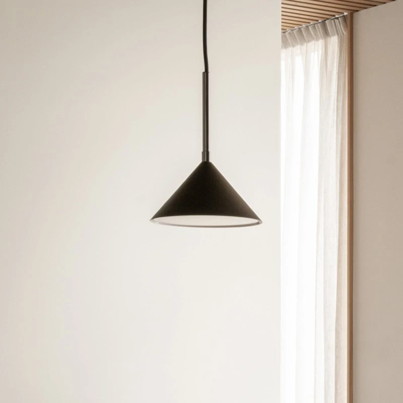 Watt & Veke Lámpara Colgante Kuro Negra Ø 17 cm