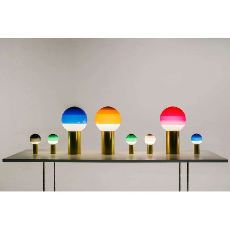Lámpara de mesa recargable Marset Dipping Light, verde/latón