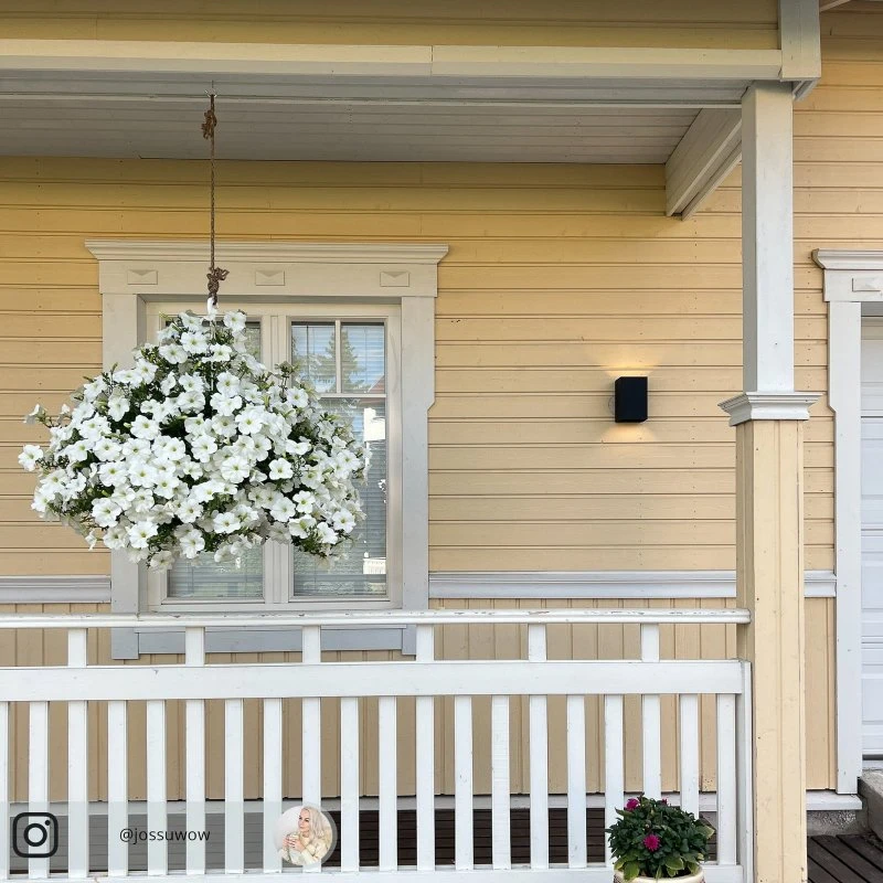 Aplique LED Exterior Philips Hue Resonate RGBW Negro